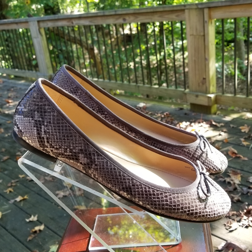 BANANA REPUBLIC SNAKESKIN BALLET FLATS SIZE 9